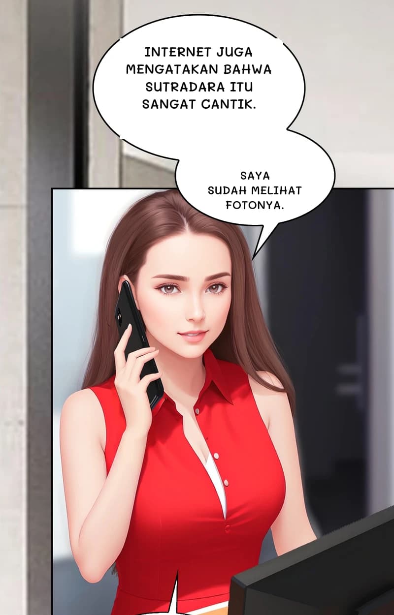 Internet juga mengatakan bahwa sutradara itu sangat cantik.
Saya sudah melihat fotonya.