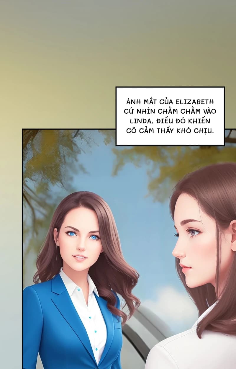 Ánh mắt của Elizabeth cứ nhìn chằm chằm vào Linda, điều đó khiến cô cảm thấy khó chịu.