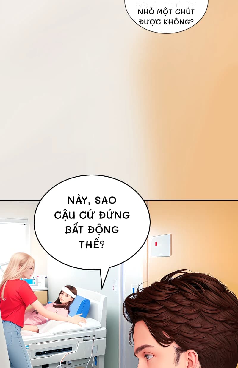 Nhỏ một chút được không?
Này, sao cậu cứ đứng bất động thế?