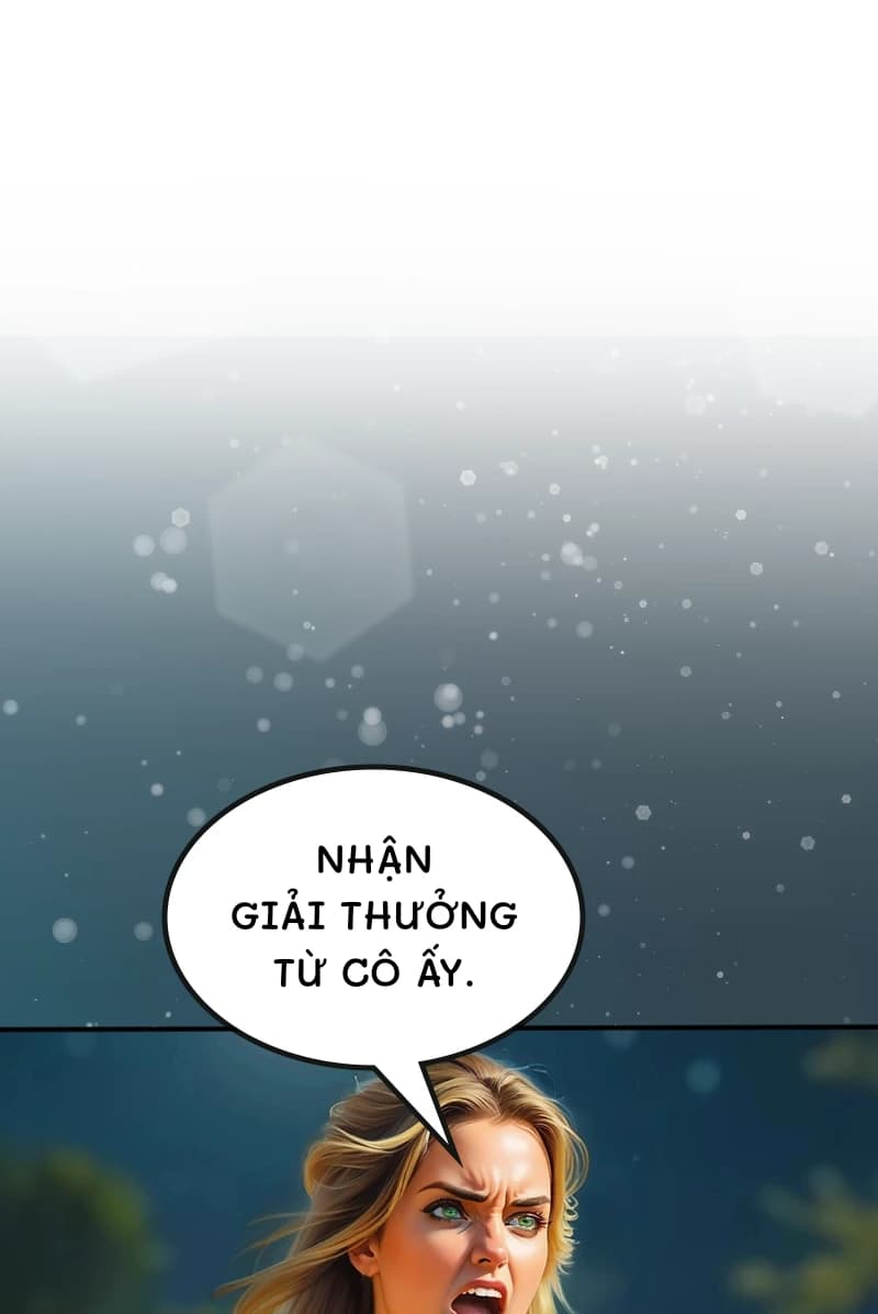 Nhận giải thưởng từ cô ấy.